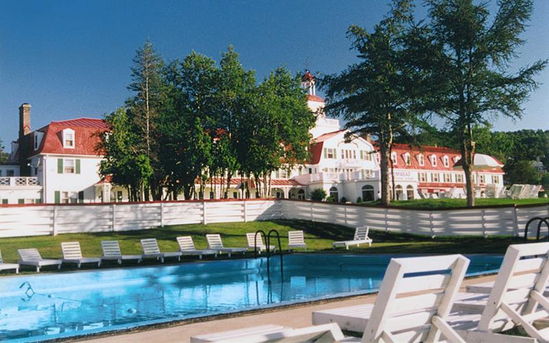 Hotel Тадусак Екстериор снимка