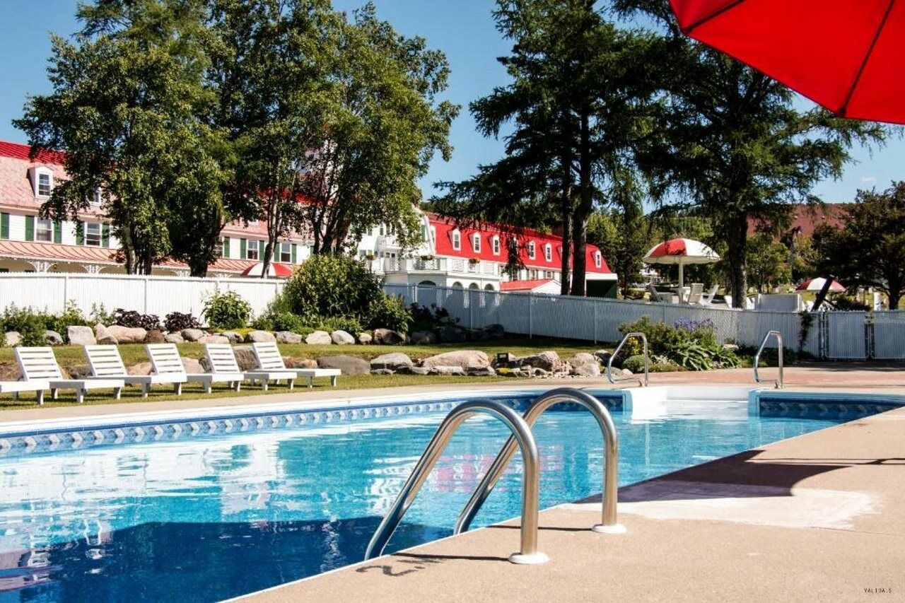 Hotel Тадусак Екстериор снимка