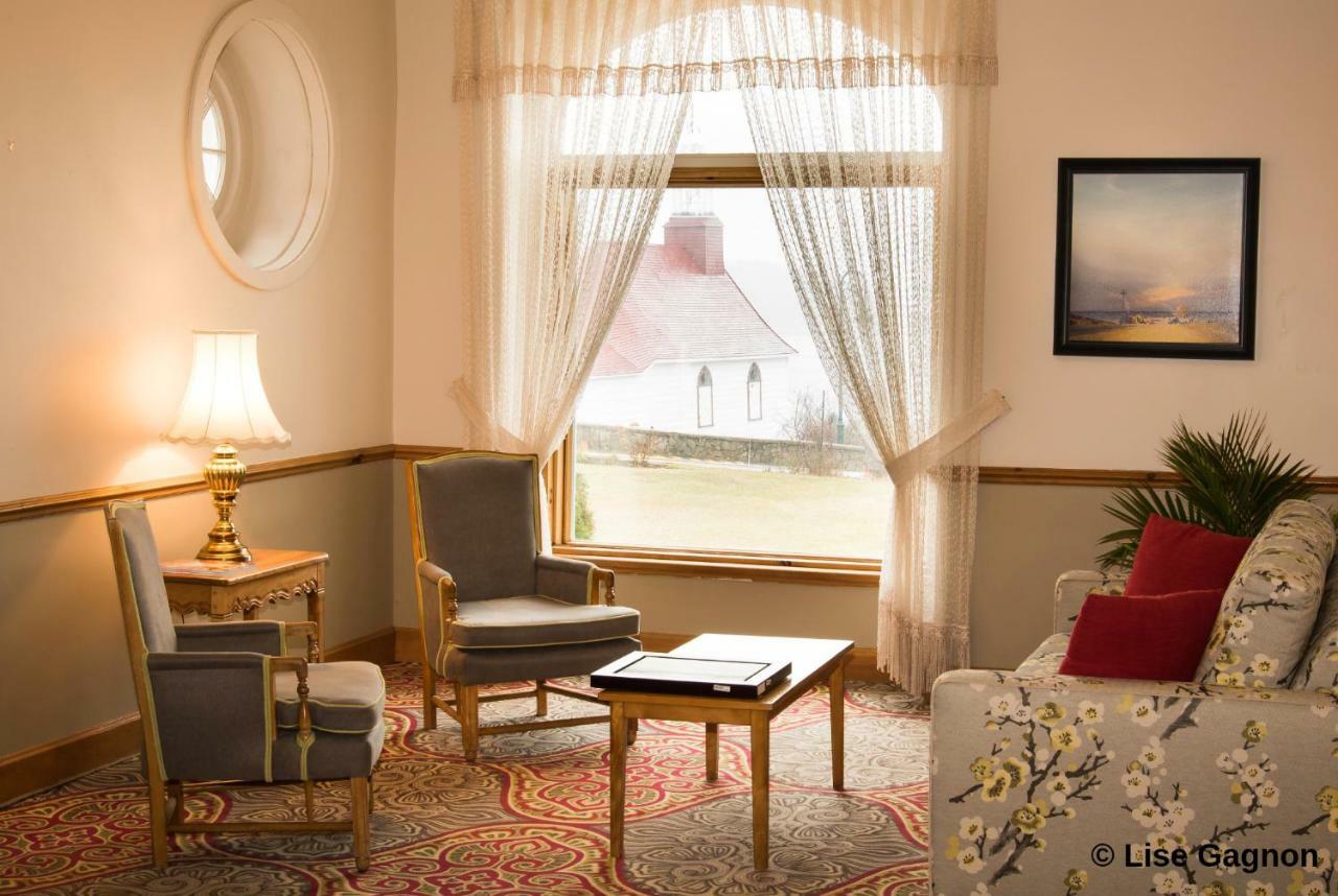 Hotel Тадусак Екстериор снимка
