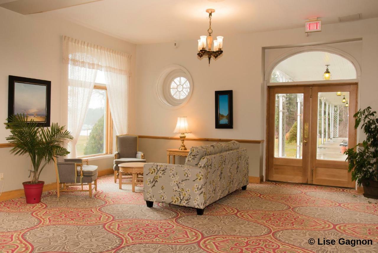 Hotel Тадусак Екстериор снимка