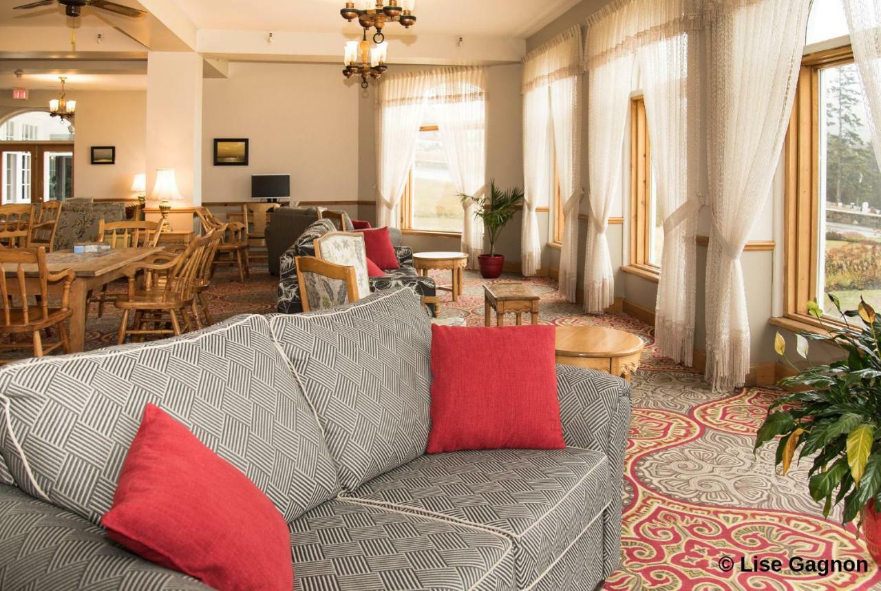 Hotel Тадусак Екстериор снимка